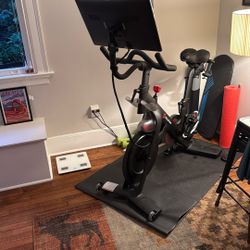 Peloton With Swivel Screen 