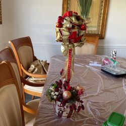 Beautiful Decorating Christmas Vase