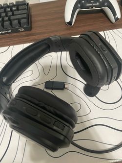 Wireless gaming headset comes with mic!