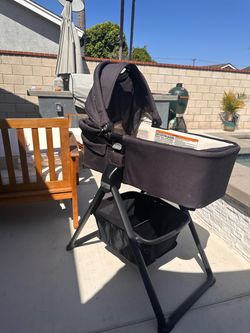Nuna Baby Bassinet with Stand, Color caviar