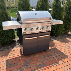 BBQ Grill With Propane Tank