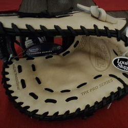 LOUISVILLE SLUGGER FIRST BASE MITT 