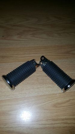 Harley Davidson Sportster Chubby foot pegs....fits 2004-2006 years....Great condition!