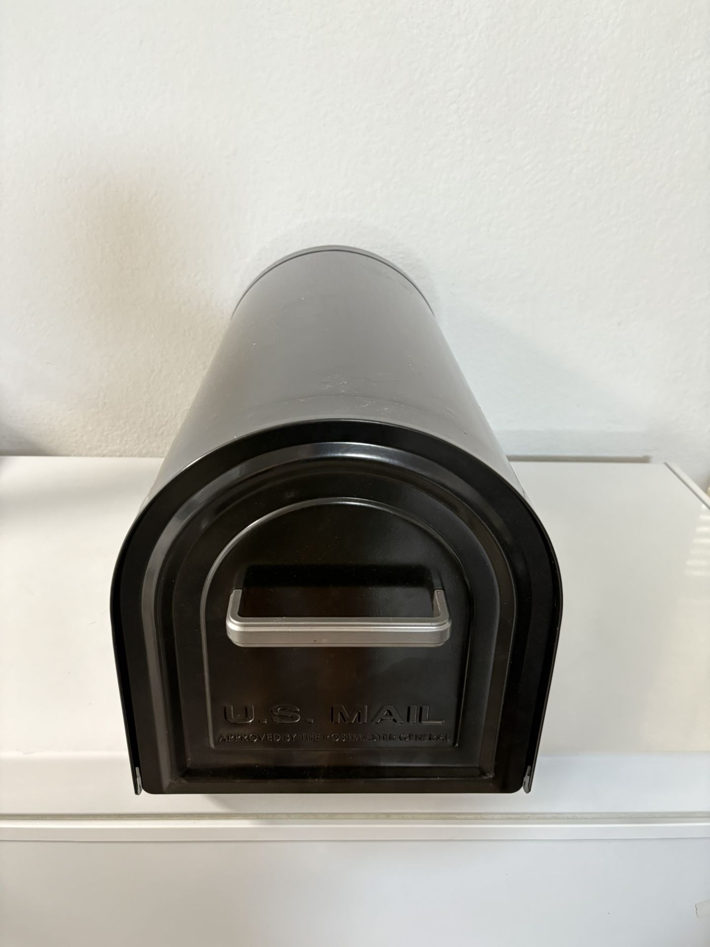 New Large Locking Mailbox With Keys. NO HOLD