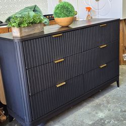 BEAUTIFUL BLACK DRESSER FLUTED SHAPE GOLD HARDWARE/  55X18X35 HEAVY AND STURDY BIG/DEPTH DRAWERS