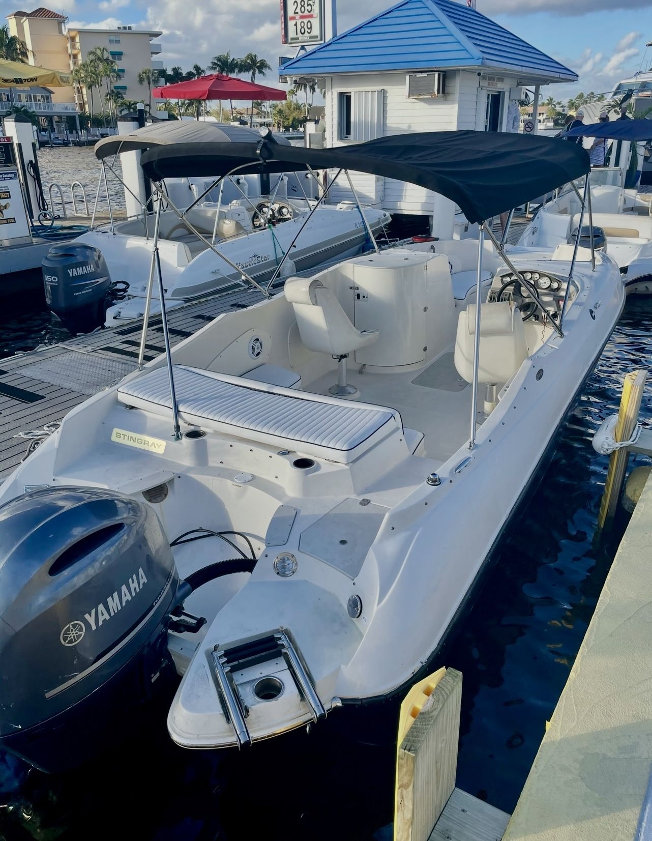 2014 25 Stingray Bow-rider Yamaha 4 Stroke 