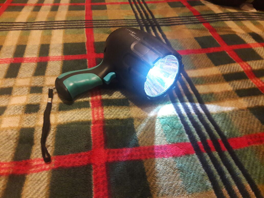 EMERGENCY GARRITY LANTERN USE 4 BATTERIES WITH 1 WATT LED WATT LED...GARRITY LINTERNA DE EMERGENCIA USA 4 BATTERIAS FOCO ESPECIAL..