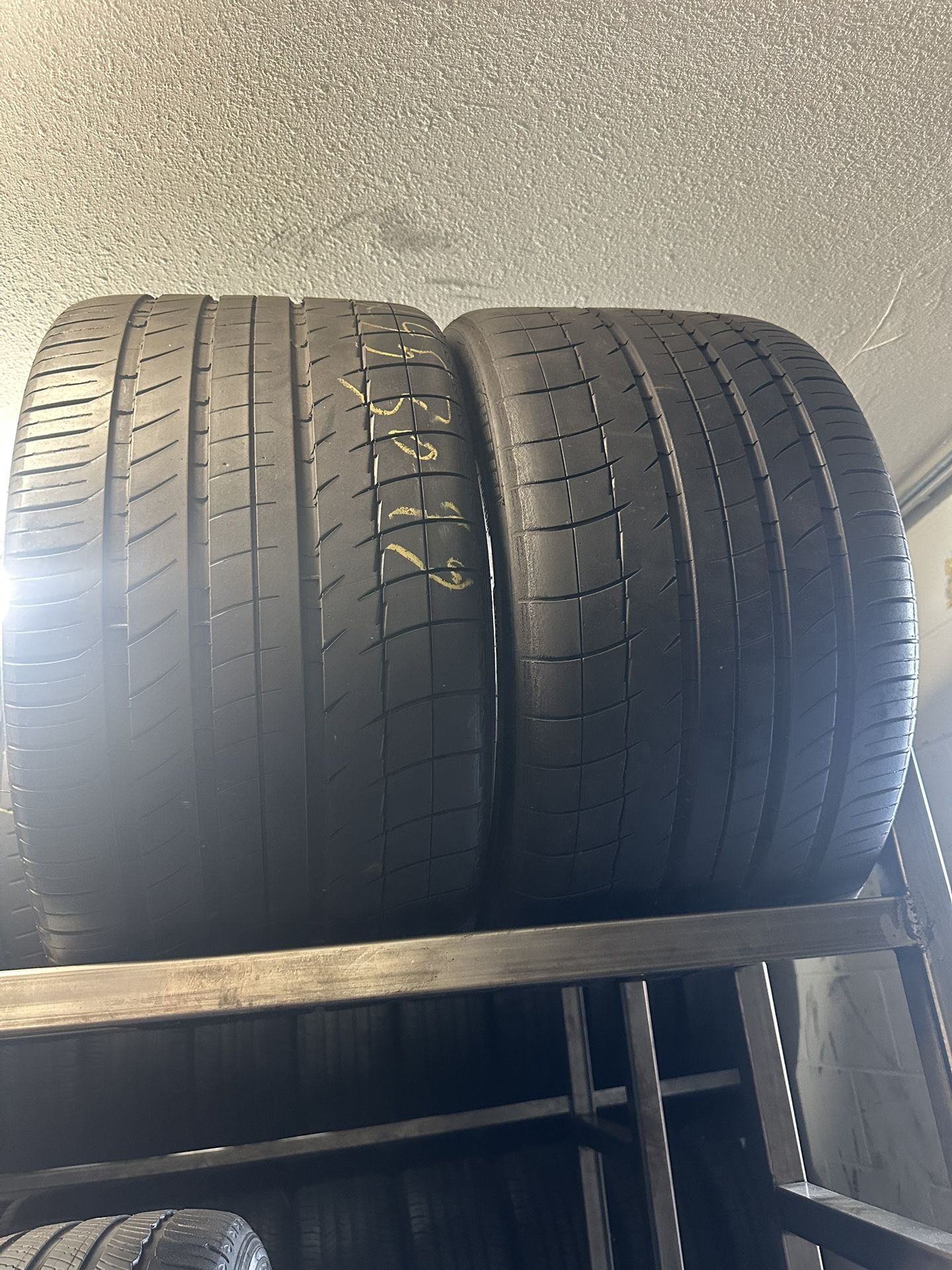 PAIR OF TIRE 295 30 19 MICHELIN 85% LIFE