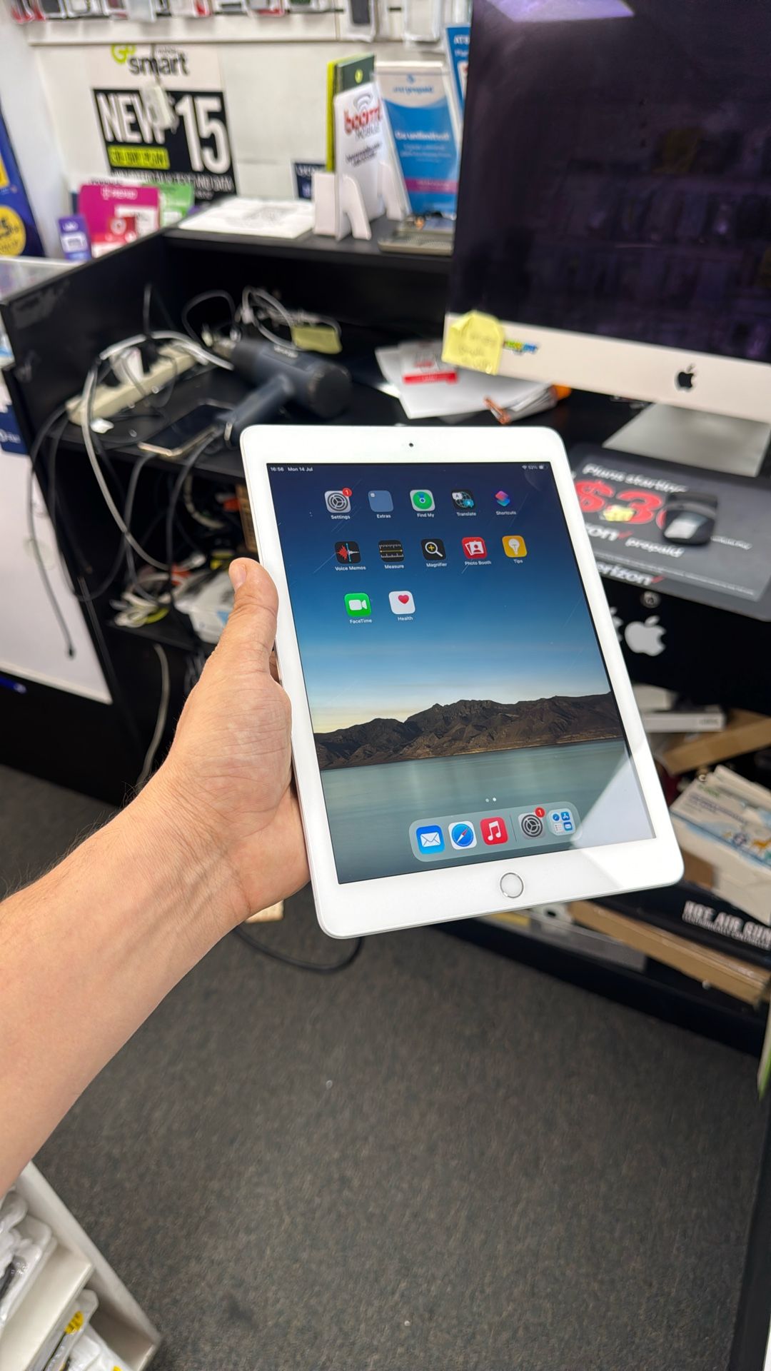Apple iPad 6th 32GB WiFi (excellent Condition)