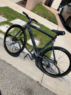 AVENTON FIXIE with white painted dots
