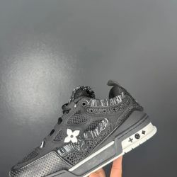 Lv Sneaker 