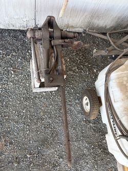 Vintage post vice 4 inch jaw