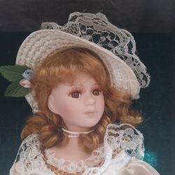 ASHLEY BELLE COLLECTION DOLL W/ CASE