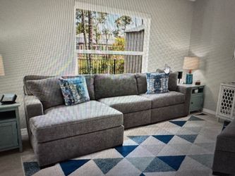 Like new living room set! Pick up Palm Coast wed eve