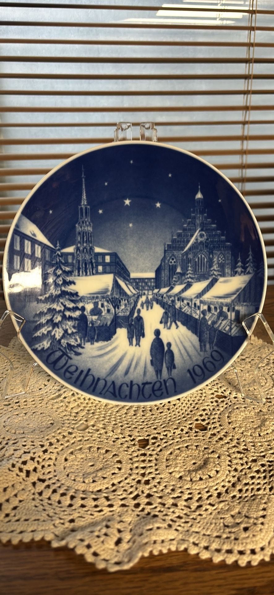 Christmas Market Nuremberg vintage 1969 Bavaria Bareuther Waldassen porcelain plate Weihnachten 7.75