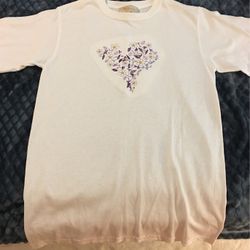 Hand Embroidered ? Ladies Size S Small Love Is In The Air Tshirt 