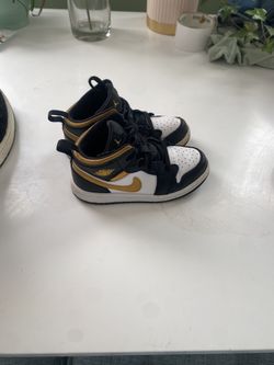 Jordan 1 Mid Toddler 9c Sneakers