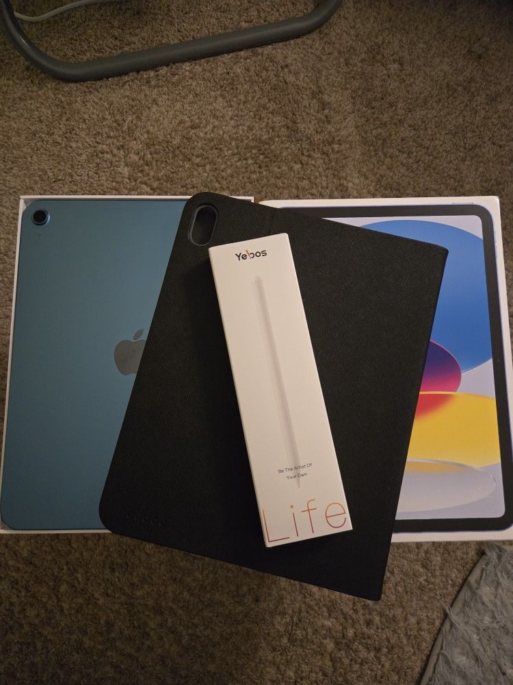 💙 Apple iPad A16 2025 128GB Blue - 💎Pristine condition - W/case & 3rd party Apple Pencil ✏️ And fast charger block + cord