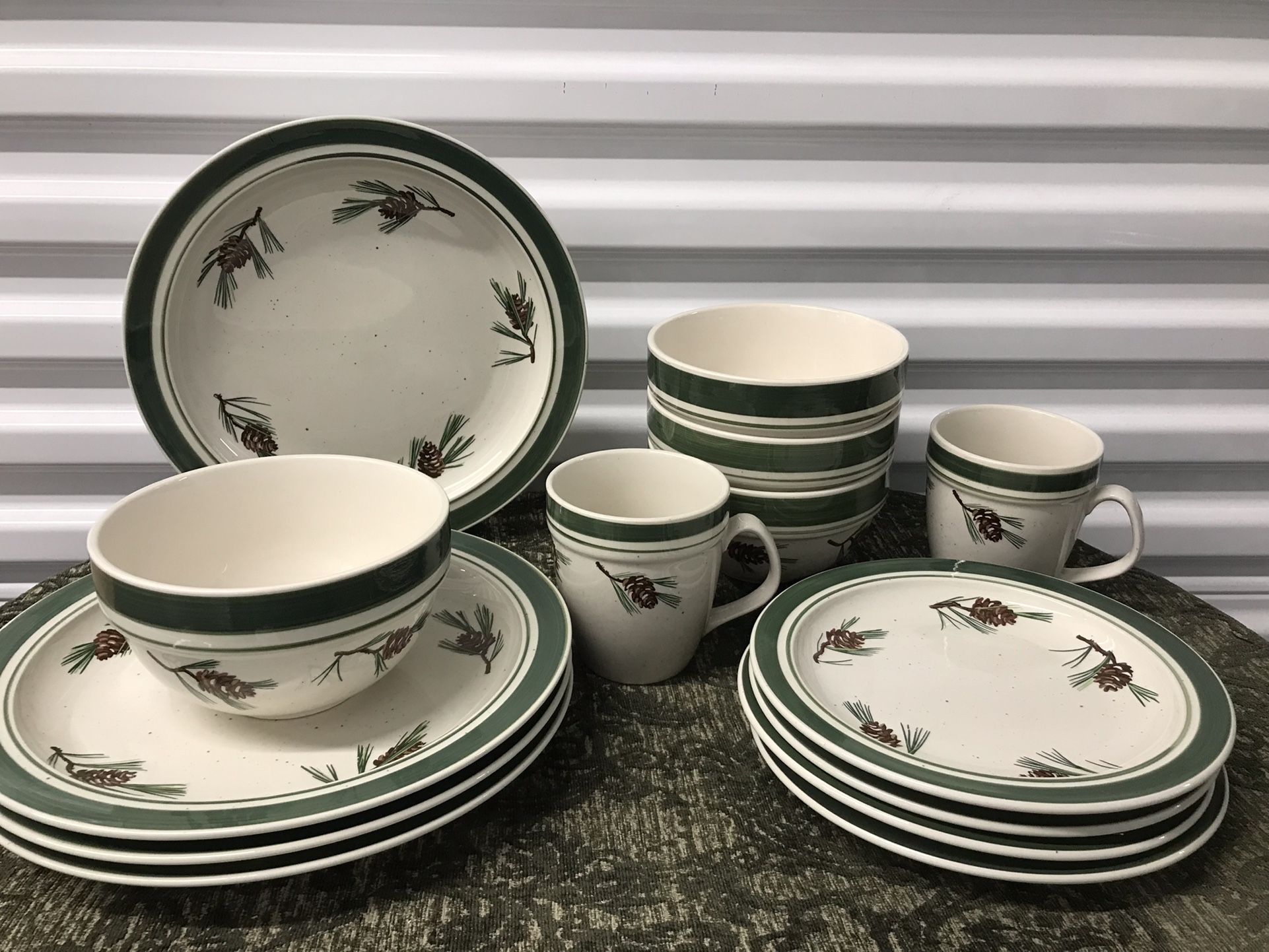 Cabela’s Folk craft Stoneware Dishes Set 14 Pieces