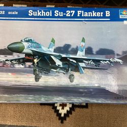 Sukhoi Su-27 Flanker B 1:32 Trumpeter