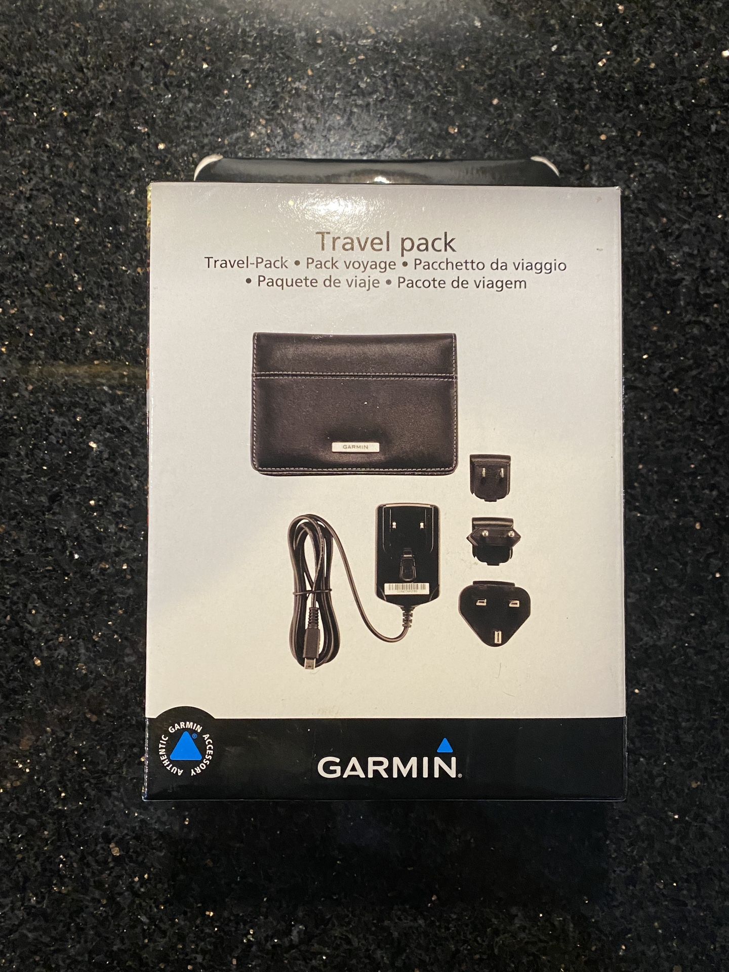 Garmin Travel Pack for Garmin nüvi GPS devices: Carrying Case & AC Adapters
