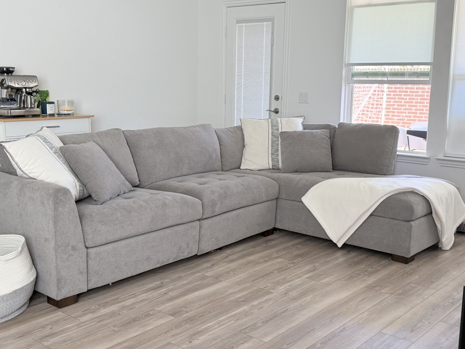 Modern Grey Sectional With Electric Footrest