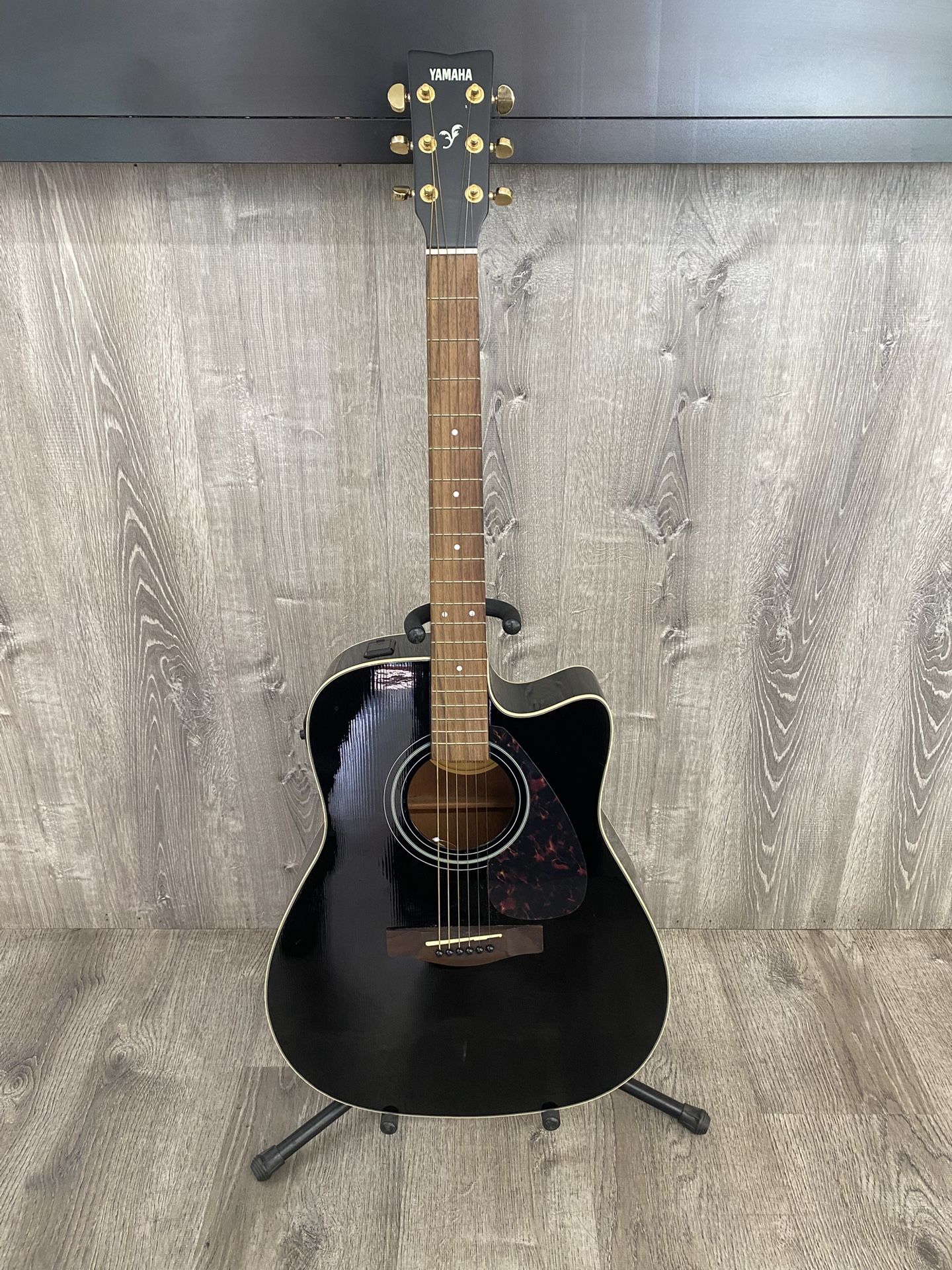 Yamaha FX335C Acoustic Electric Guitar