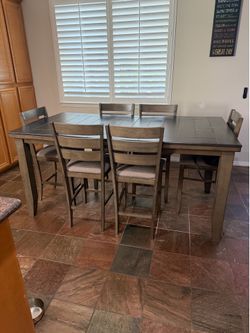 Dinning Room Table and Chairs