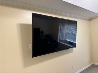 LG 75” 4K Smart TV – Great Condition w/ Stand & Original Remote