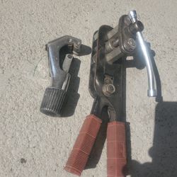 Flaring tool and tube cutter
