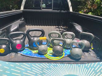 VARIETY OF KETTLEBELLS
KETTLEBELLS (SINGLE) : 15LB. = $20 & $35 / 25LB. = $45 / 30LB. = $55 / 35LB. = $60 / 40LB. = $65 / 45LB. = $70 / 50LB. = $