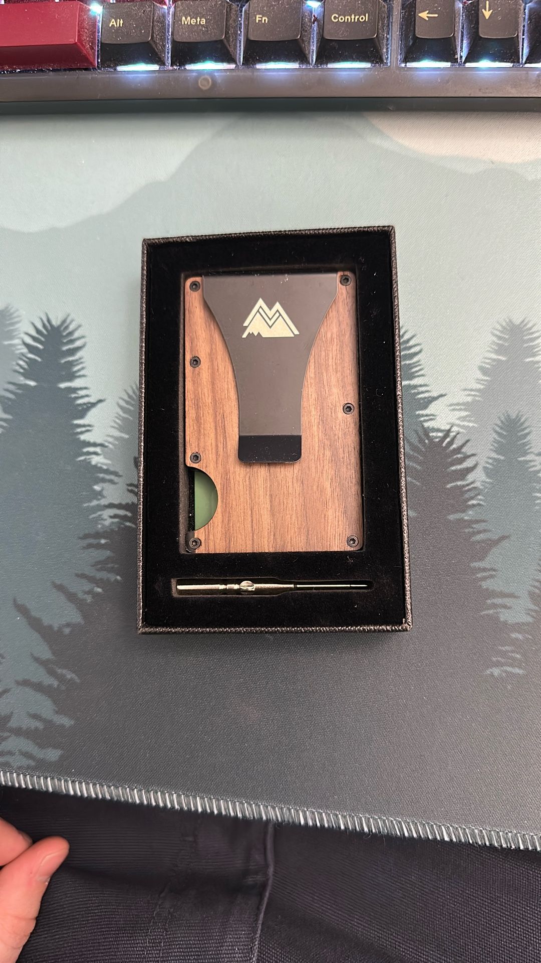 Mountain Voyage Minimalist Men’s Wallet