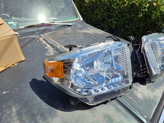 Tundra OEM Headlights 14-21