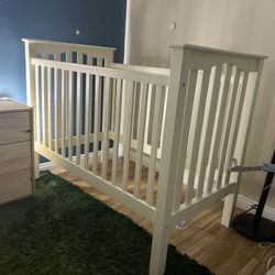 Pottery Barn Kendall Crib - White
