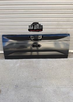 Ford F150. 2015-2017 tailgate