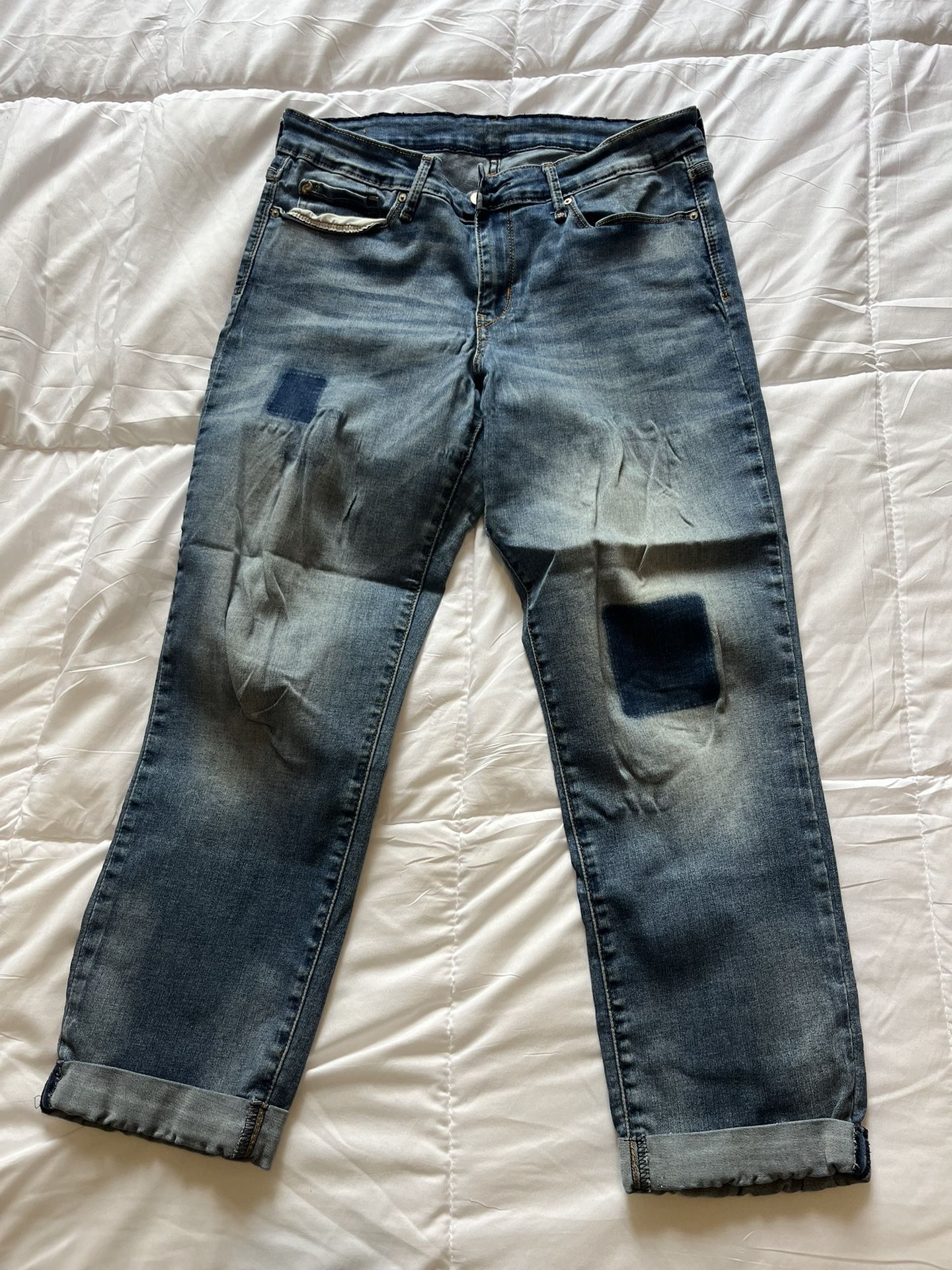 Women’s Denizen from Levi’s Modern Slim Cuffed Distressed Capri Jean Size 10 - Waist 30