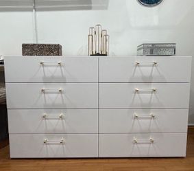 8 Drawer Dresser With Clear Acrylic Rod Handles
