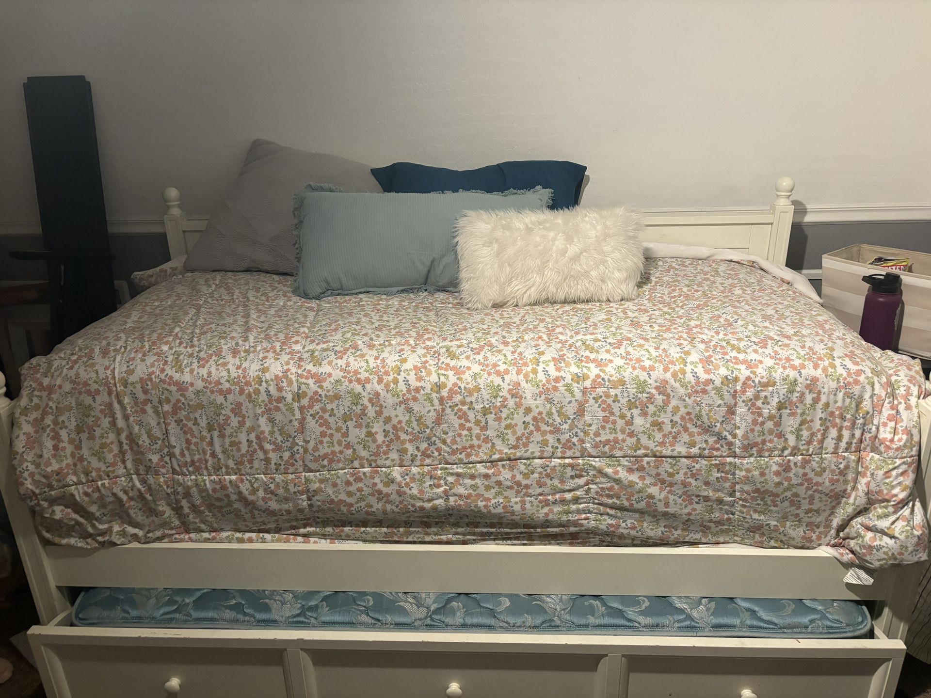 Pottery Barn Trundle Bed And Desk