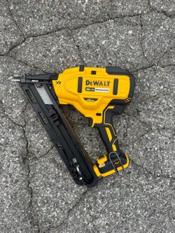DEWALT 20V MAX XR Lithium-Ion Cordless 15-Gauge Angled Finish Nailer (Tool Only)