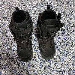 Snow Boarding Boots Kids Size 5 Like New!