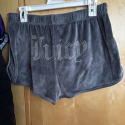 💎 Juicy Couture Velour Shorts – Size Large