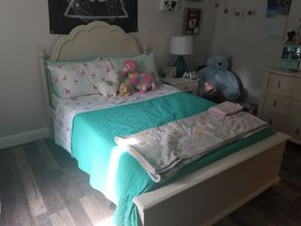 Full size bedroom set