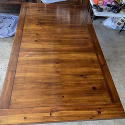 Beautiful   Extendable 9f   table   Very heavy