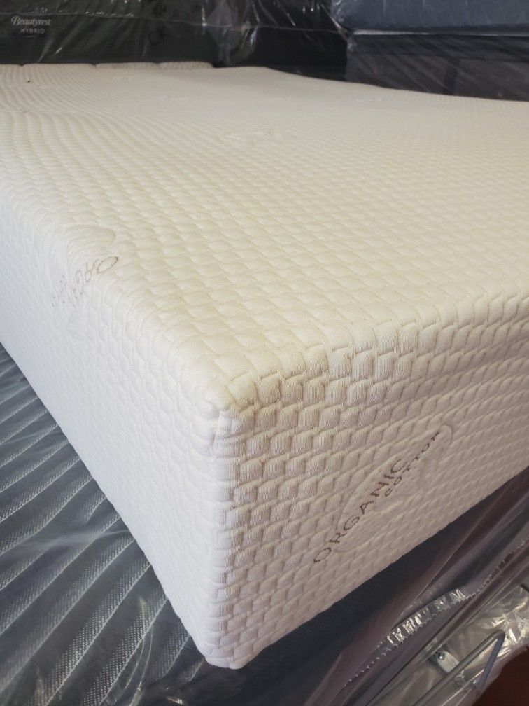 QUEEN SIZES MATTRESS HYBRID POCKETED COILS WITH MEMORY FOAM