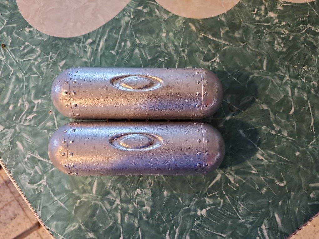 OAKLEY vintage vault Cases
