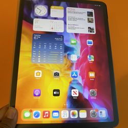 256GB Apple IPad Pro 11” (2020 Model / Liquid Retina Display/ 2nd Generation) New with Accessories (Apple warranty -09 2022)