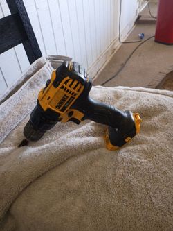 DeWalt 20 V. MAX DRILL