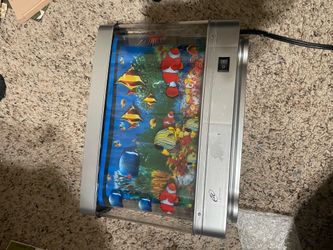 Lightheaded Moving Aquarium Lamp / Animated Fish Tank Night Light