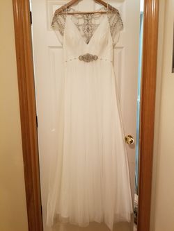 Brand New Wedding Dress or Formal Dress Size 10/12 US