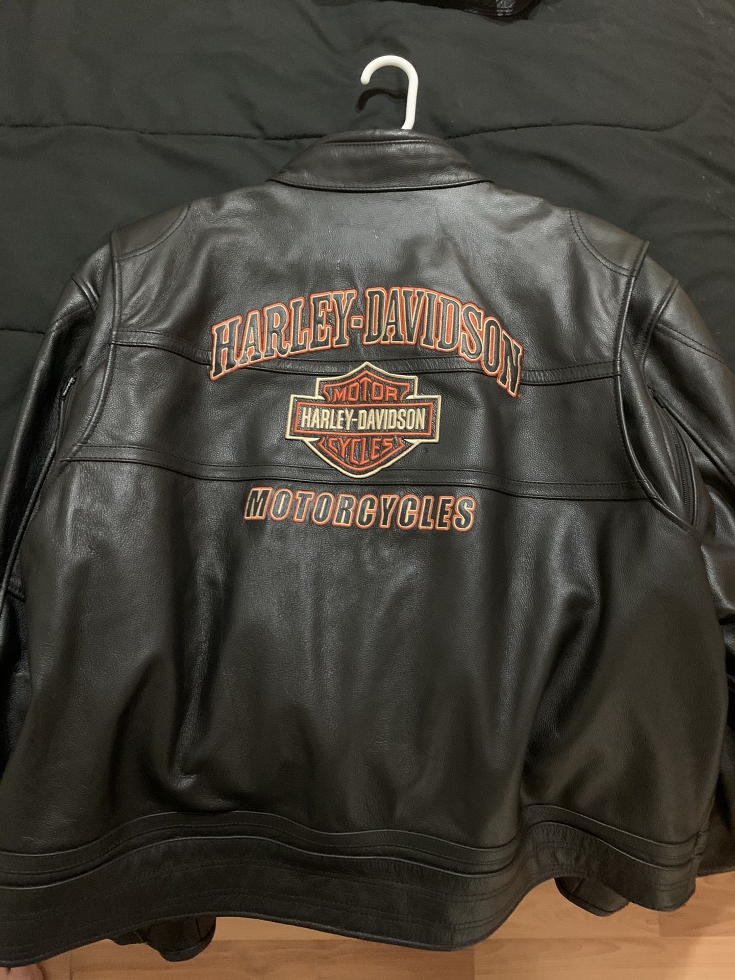 Beautiful Harley Davison black leather jacket great for winter has only been worn a few times